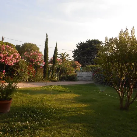 לינה וארוחת בוקר Chez Mamouska קסיס
