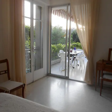 Chez Mamouska Bed & Breakfast 2*